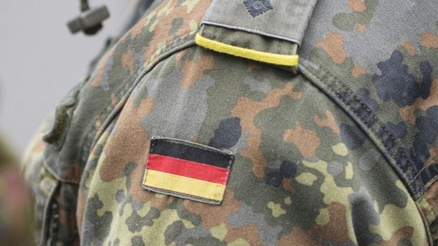 Германските управляващи се споразумяха за нов план за въвеждането на доброволна военна служба