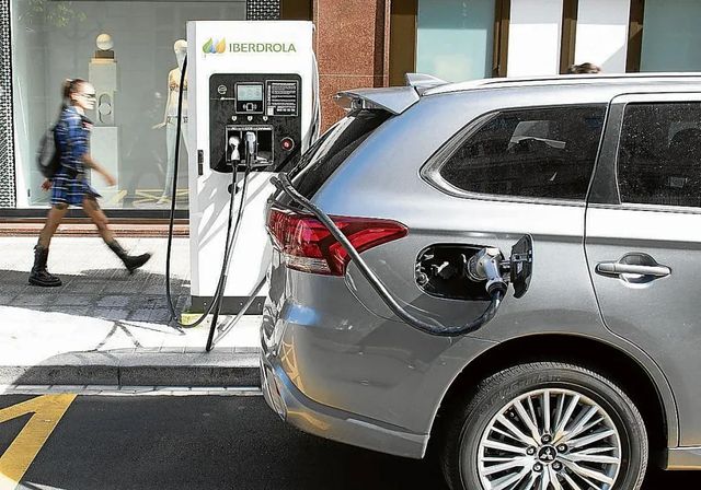 Los clientes recibirán las nuevas ayudas por coche eléctrico un mes después de la compra