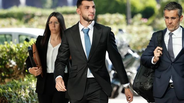 Rafa Mir llega a la Ciudad de la Justicia de València para ser juzgado por agresión sexual