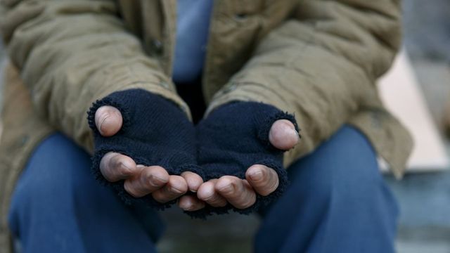 Гърция разбива група, карала румънци да просят