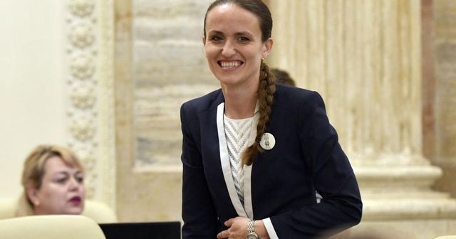 Senatul dezbate și votează astăzi moțiunea simplă împotriva ministrei de Externe, Oana Țoiu