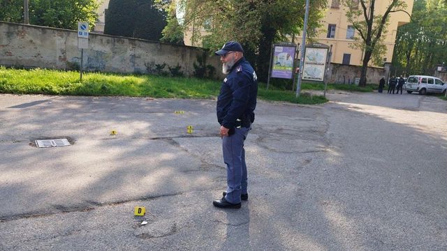 Ragazzo di 25 anni ucciso in un parcheggio a Pavia