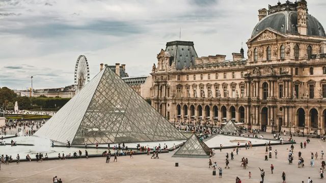 Szokatlan balhé volt a Louvre-ban, a Mona Lisa termében