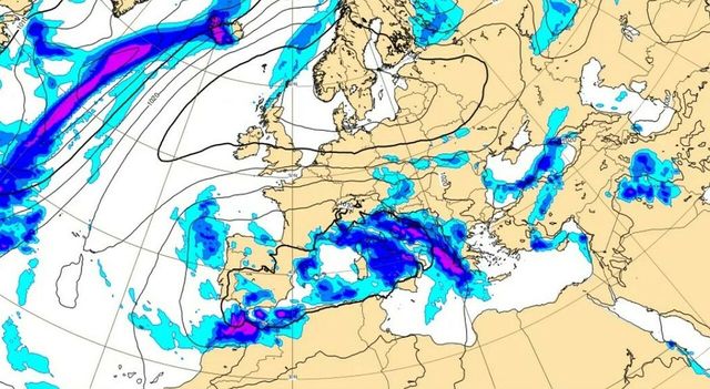 Neve sulle Alpi e pioggia nel basso Piemonte, le previsioni del tempo per Natale