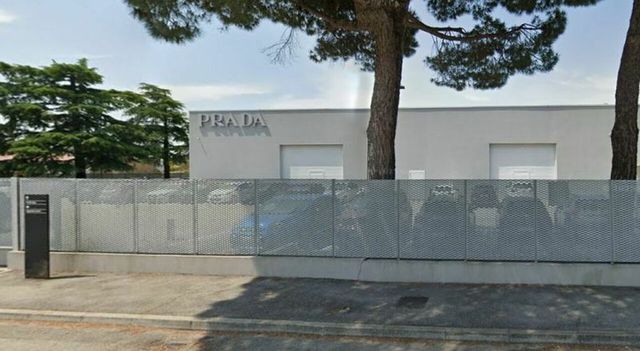 Maxifurto da Prada, rubate scarpe per centinaia di migliaia di euro