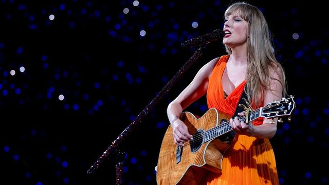 Taylor Swift Pauses Concert To Help Fan In Distress At Edinburgh Eras Tour