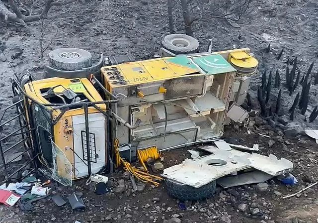Dos bomberos del Infoca resultan heridos tras sufrir un accidente con su camión en Bédar