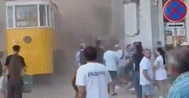 V Lisabonu vykolejila lanovka, na místě jsou tři mrtví a desítky zraněných