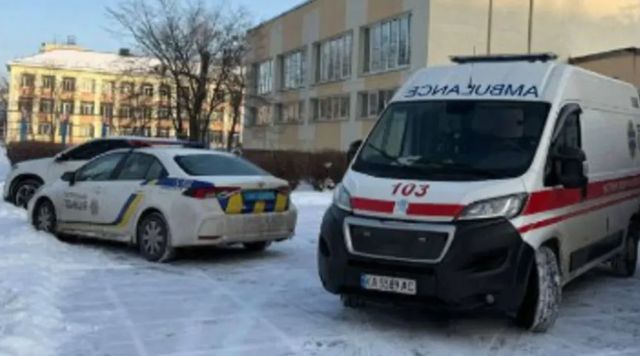 Un elev a atacat cu cuțitul o profesoară și un coleg într-o școală din Kiev