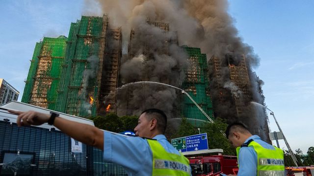Un incendio en un área de rascacielos en Hong Kong causa al menos cuatro muertos