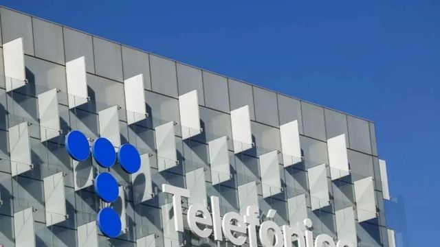 Telefónica vende su filial de Argentina a Clarín por cerca de 1.000 millones