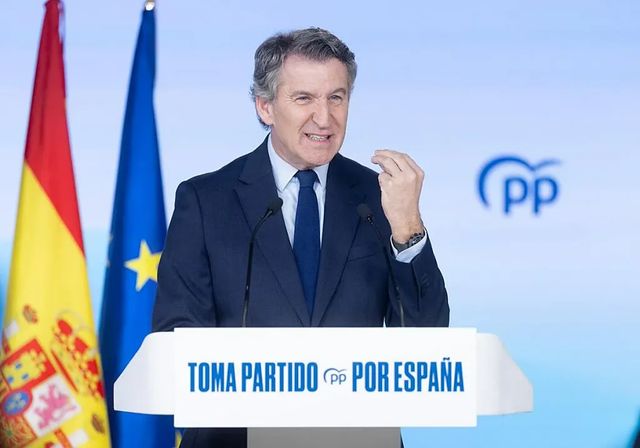 Feijóo decreta el «colapso total del sanchismo» en 2025 y se conjura para «construir el día después»