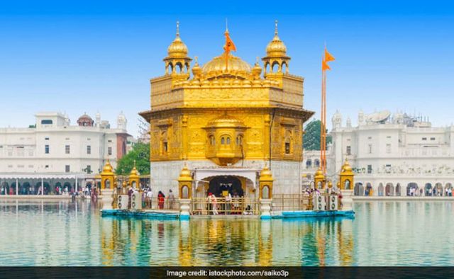 5 Injured As Man Attacks People With Iron Pipe At Golden Temple In Amritsar