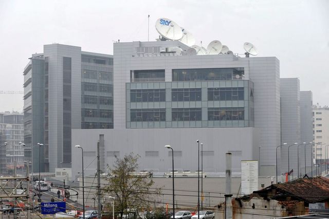 Morì bloccato a terra, assolti due vigilantes a Milano