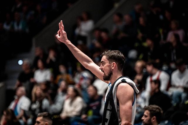 Tomáš Satoranský je podeváté basketbalistou roku, Emma Čechová vyhrála poprvé