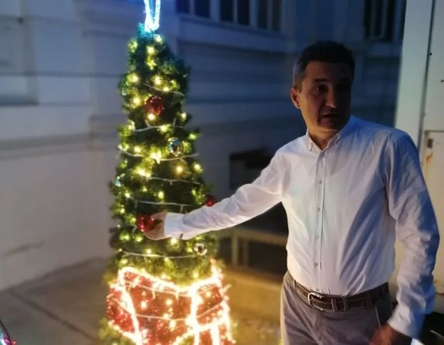 Primarul Aradului studiază de brazi în mijlocul verii: „N-a venit Crăciunul, dar ne pregătim”