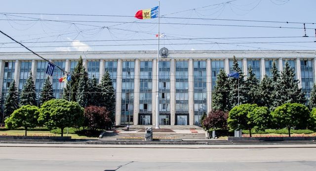 Premierul Munteanu a făcut curățenie la Guvern – Corpul de control, demis în bloc