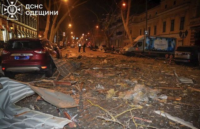 Zelensky, a Odessa in 160 mila senza luce e riscaldamento