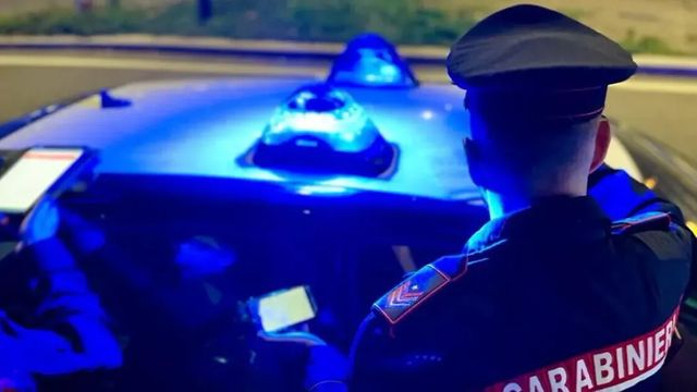 Ischia, giovane calciatore ruba nella casa di un dirigente della squadra avversaria