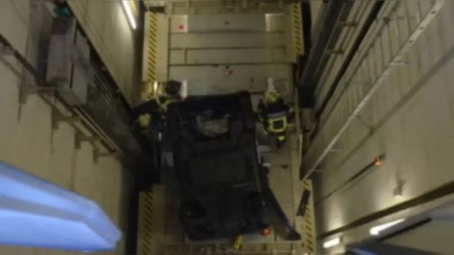 O fatǎ de 13 ani, gǎsitǎ moartǎ în șahta ascensorului fostului Hotel Național