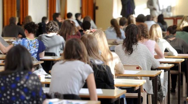 Directori și profesori din 18 școli, sancționați pentru fraudă în sesiunea de examene