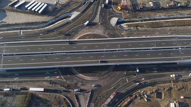 Se deschide vineri circulația pe aproape 16 km din autostrada Sibiu-Pitești