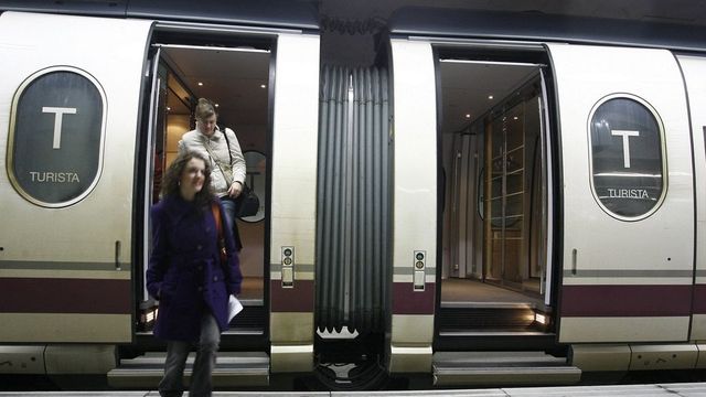 Suspendida la circulación de trenes entre Madrid y Barcelona por un incendio