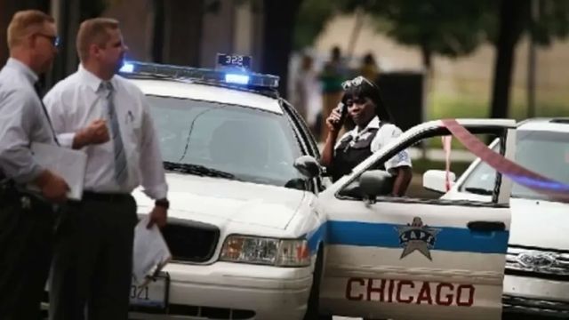 Spara sulla folla a Chicago, quattro morti e 14 feriti