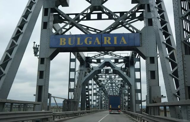 Traficul pe Podul Prieteniei Giurgiu-Ruse se va desfășura pe o singură bandă până la sfârșitul lunii mai