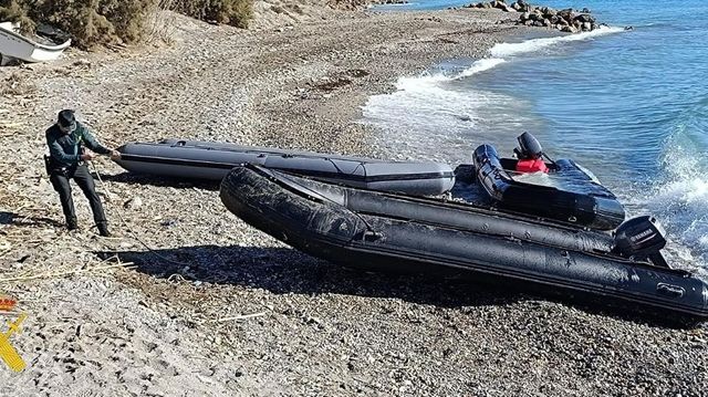 Dos narcos heridos al chocar sendas narcolanchas en el Guadalquivir