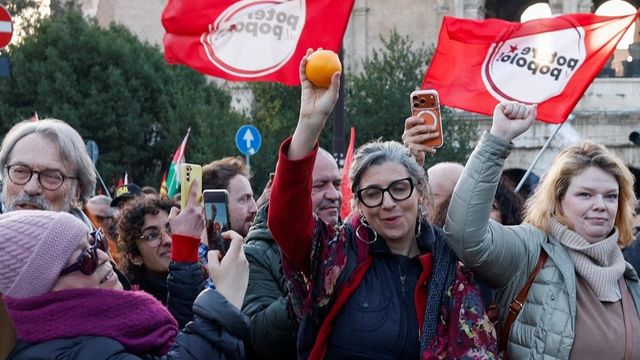 Assalto a La Stampa “un monito”, bufera per le parole di Albanese: cosa ha detto