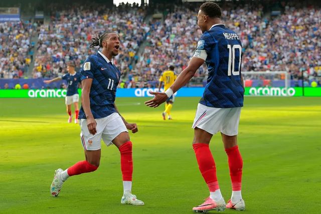 Olise inventa y Mbappé liquida a Suecia en otra exhibición de Francia