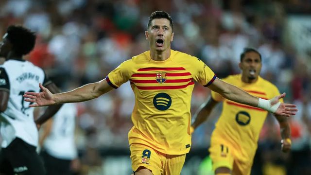 Lewandowski y los chavales toman Mestalla