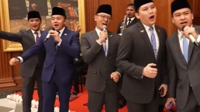 Indonesian Delegation Performs This Shah Rukh Khan Song Ahead Of Republic Day Celebrations In D