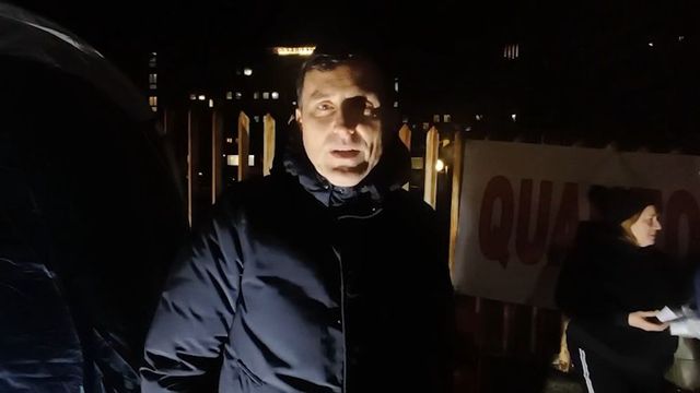 Il sindaco di Isernia dorme in tenda davanti all'ospedale