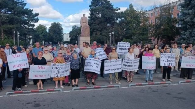 Separatiștii au organizat un protest cu pancarte la Bender înaintea ședinței CUC