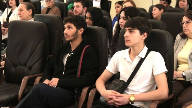 Burse de 1200 de lei pentru elevii și studenții de etnie romă