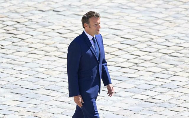Macron îi îndeamnă pe francezi să nu intre în panică dacă vor fi pene de curent