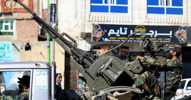 Israele bombarda le basi Houthi in Yemen, colpita anche la capitale