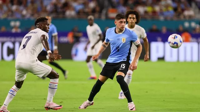 Uruguay ilusiona a la espera del debut de Brasil