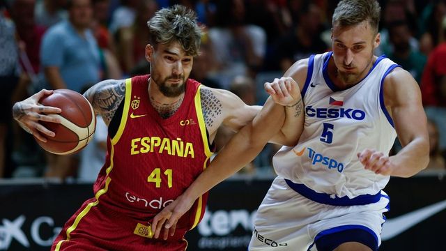 España recupera el tono ante República Checa