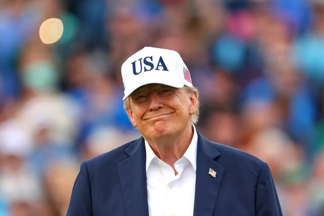 Trump promite să elimine taxele vamale pentru whiskeyul irlandez