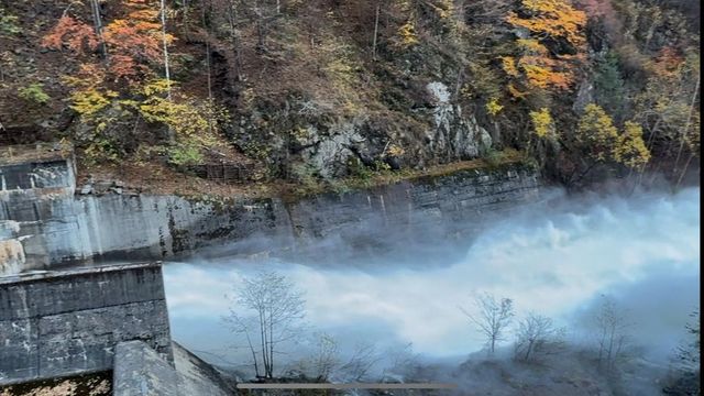 Hidroelectrica reia deversările controlate necesare golirii Lacului Vidraru