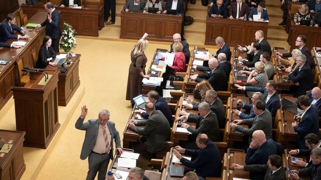 Strany nevzdávají boj za výpovědi bez udání důvodu. Navrhují nové odstupné