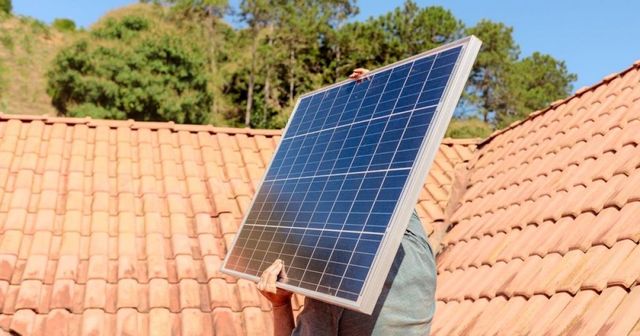 Programul Casa Verde Fotovoltaice pentru persoanele fizice continuă azi cu regiunea Centru