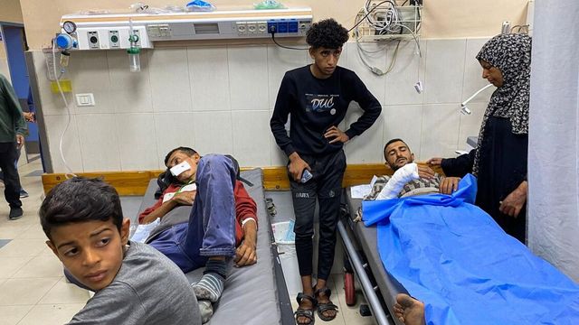 Israele apre il fuoco sulla folla in un centro aiuti, 27 morti