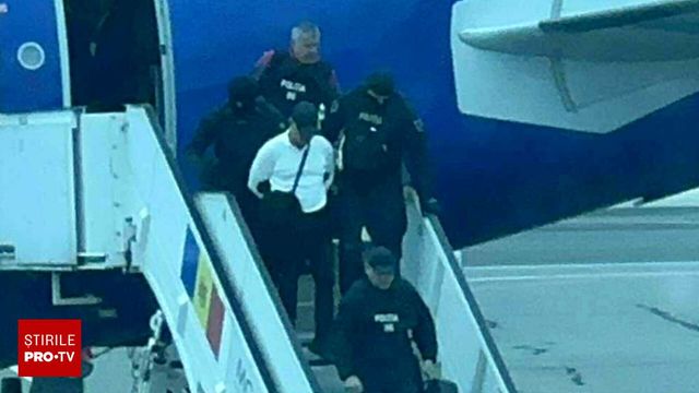 Coborât în cătușe din avion, oligarhul Vladimir Plahotniuc a ajuns la Chișinău după extrădarea din Grecia