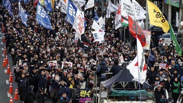 La resistencia a la detención del presidente Yoon fractura a Corea del Sur