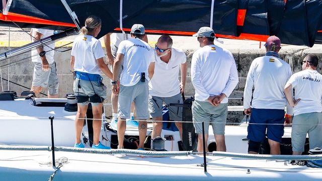El rey se embarca en el Aifos antes de comenzar una semana de actos en Mallorca