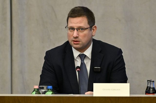 Gulyás Gergely: a Tisza Párt valódi programja a Brüsszelnek tett ígéretek tárháza